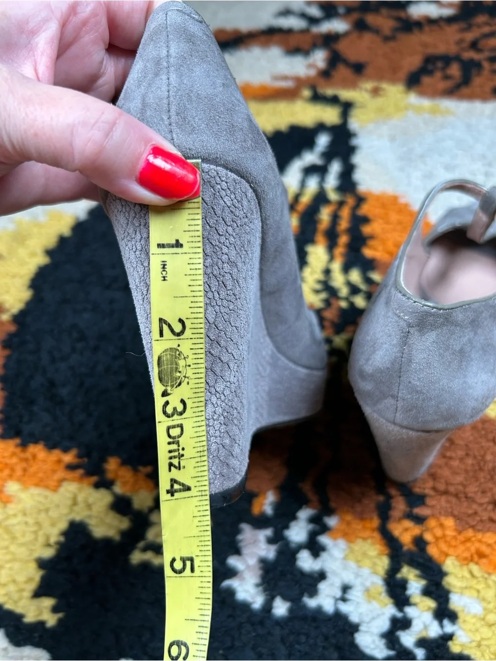 Killer, VINCE CAMUTO, Dicicco t strap wedges!!